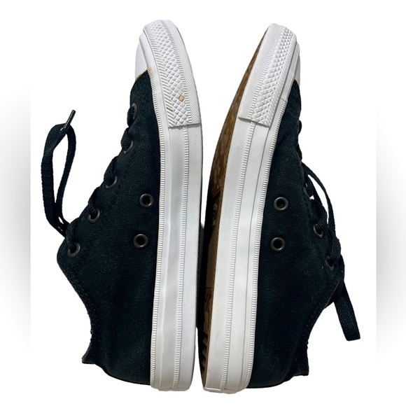 Chuck Taylor Converse, Black & White, Sz 6, In Very Good Condition - Picture 4 of 9